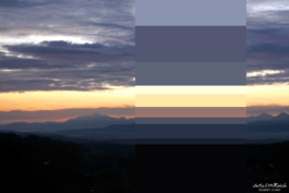 Farbstreifen Morgenstimmung Alpen in Bayern